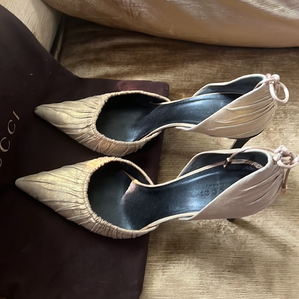 Gucci Pump. - Picture 3 of 5